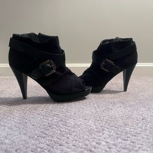 Gloria Vanderbilt Heels